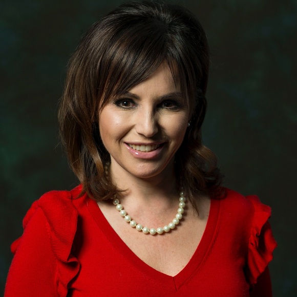 Meet your Posher, Lauren - Picture 3 of 5